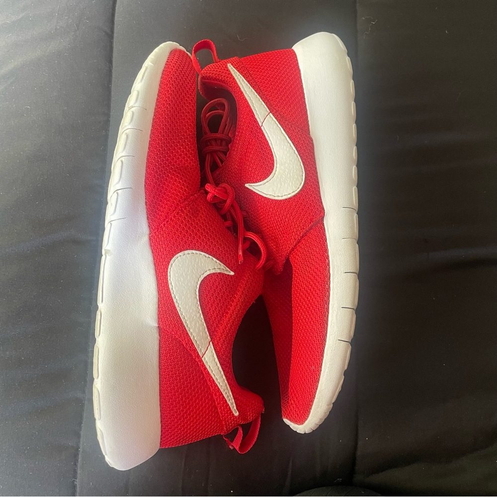 Nike Roshe Run Red sz 6.5Y